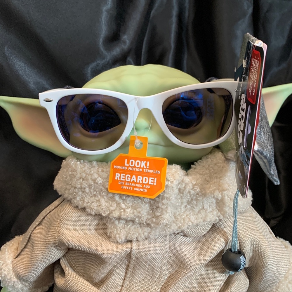 NWT Star Wars R2D2 Wayfarer Sunglasses w/ pouch
